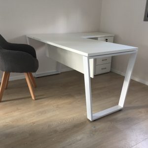 שולחן עבודה דגם טרפז