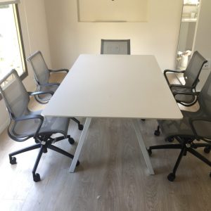 שולחן לחדר ישיבות דגם V