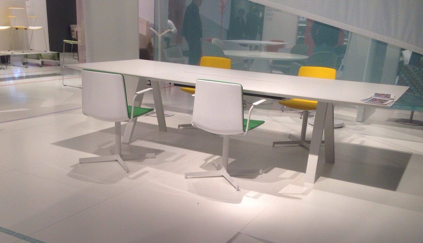 שולחן לחדר ישיבות דגם V - סטטוס ריהוט משרדי שולחן לחדר ישיבות דגם V - סטטוס ריהוט משרדי