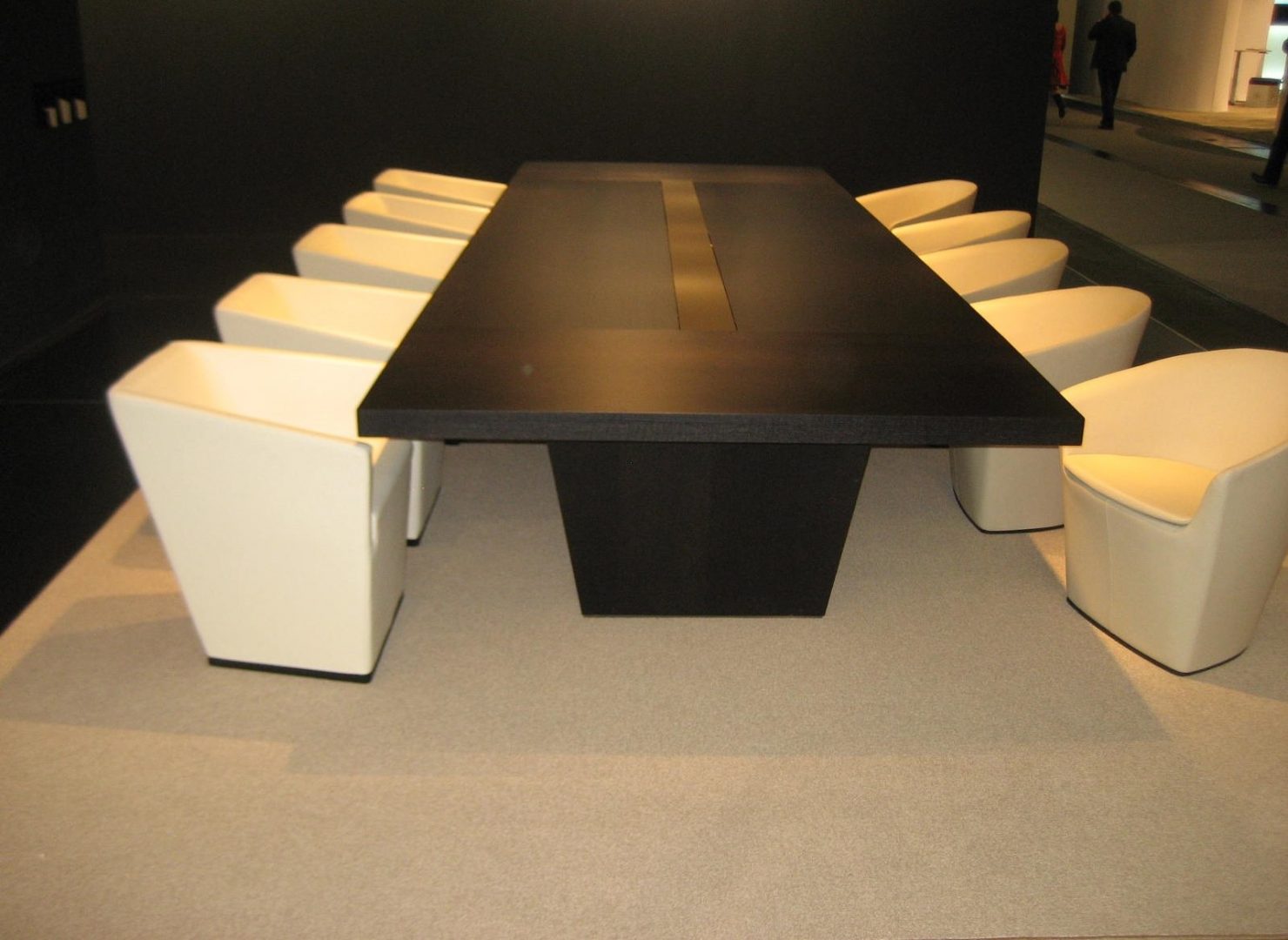 שולחן לחדר ישיבות דגם חרמון - סטטוס ריהוט משרדי