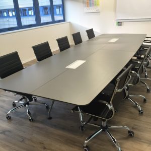 שולחן לחדר ישיבות דגם ספיידר