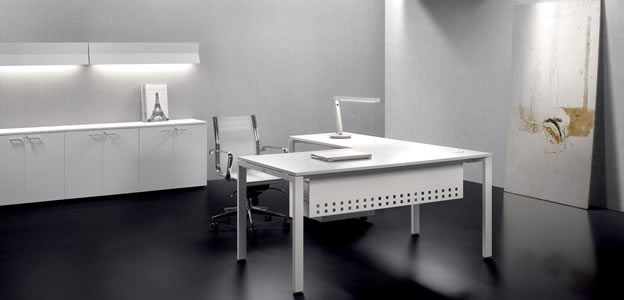 Read more about the article למה חשוב להשקיע בבחירת שולחן משרדי